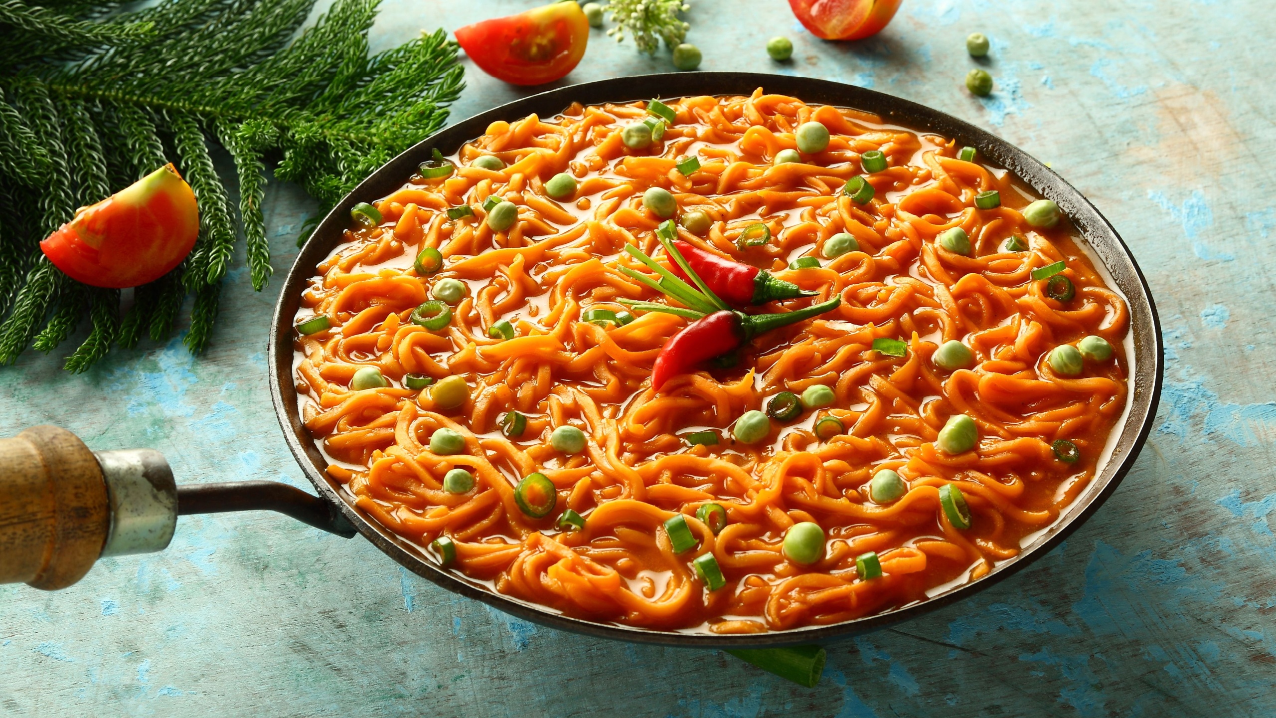 Spicy curry noodles with organic spices