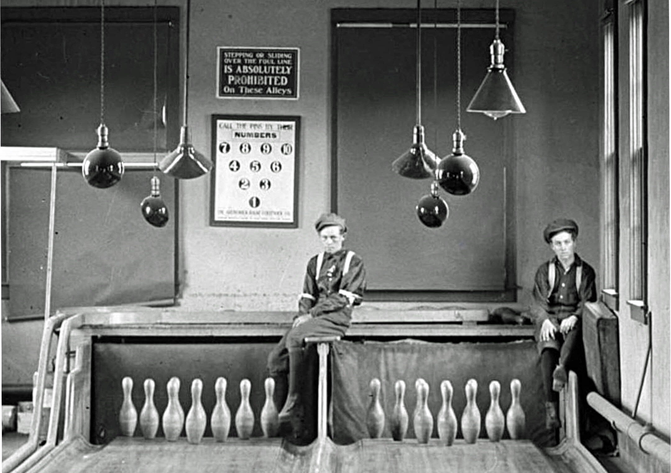 1890-1910 Bowling pinboys (pinsetters).